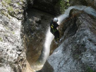 Canyoning nel comune di Claut nella forra del Ciolesan 